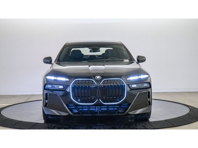 2026 BMW 7 Series 750e - Photo 39