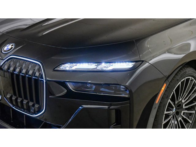 2026 BMW 7 Series 750e - Photo 41