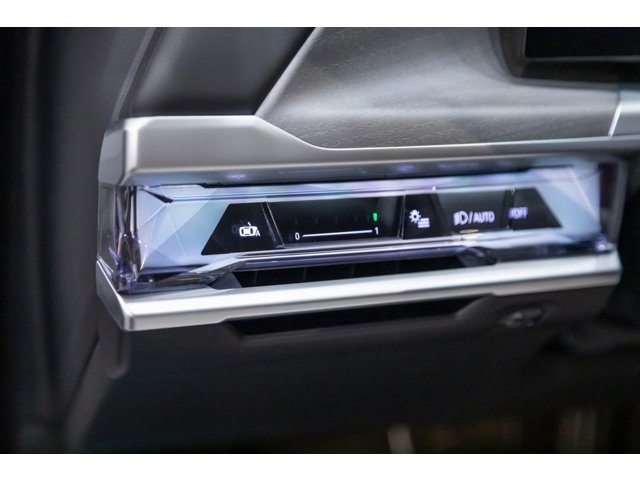2026 BMW 7 Series 750e - Photo 37