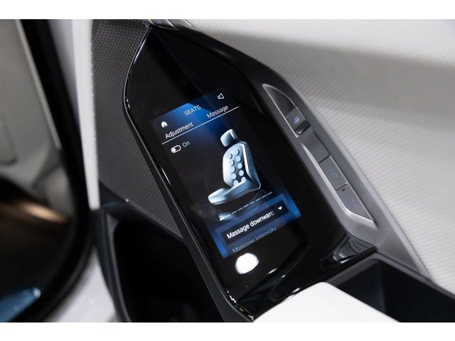 2026 BMW 7 Series 750e - Photo 43