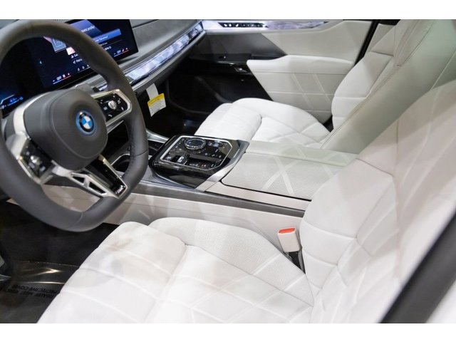 2026 BMW 7 Series 750e - Photo 48