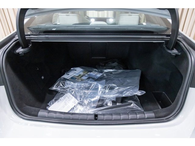 2026 BMW 7 Series 750e - Photo 52