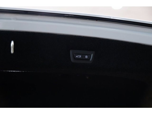 2026 BMW 7 Series 750e - Photo 53