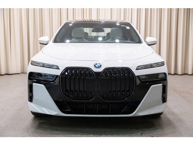 2026 BMW 7 Series 750e - Photo 30