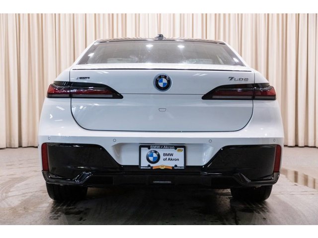 2026 BMW 7 Series 750e - Photo 31