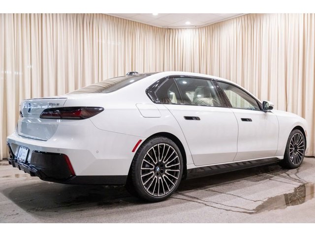 2026 BMW 7 Series 750e - Photo 33