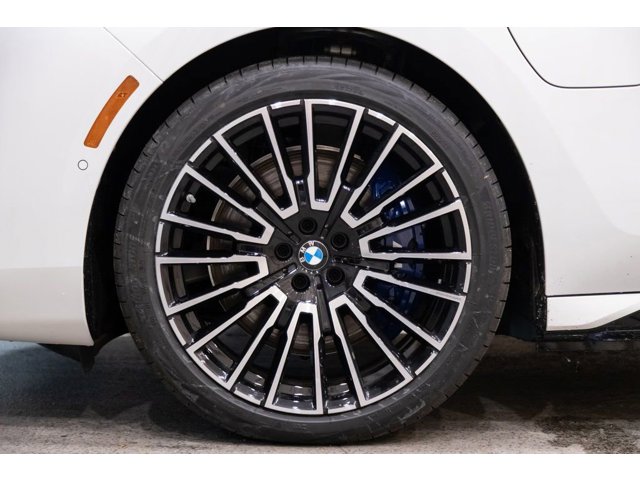 2026 BMW 7 Series 750e - Photo 34
