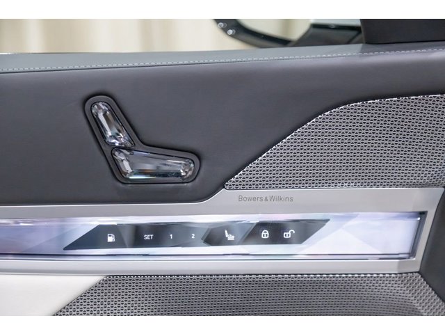 2026 BMW 7 Series 750e - Photo 36