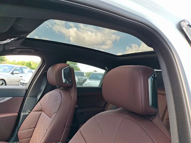 2026 BMW 7 Series 750e - Photo 29