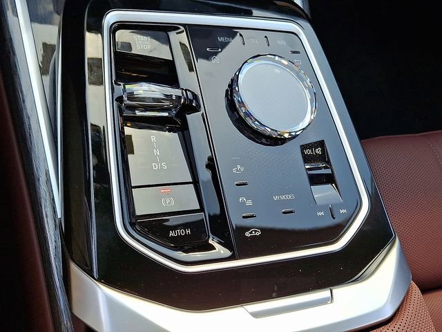 2026 BMW 7 Series 750e - Photo 31