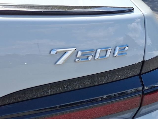 2026 BMW 7 Series 750e - Photo 35