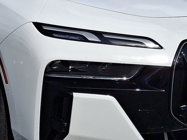 2026 BMW 7 Series 750e - Photo 25