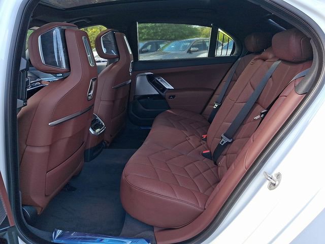 2026 BMW 7 Series 750e - Photo 26