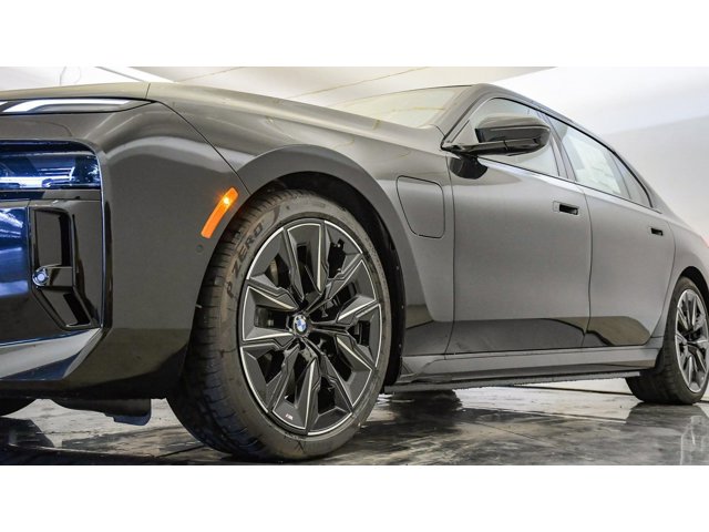 2026 BMW 7 Series 750e - Photo 44