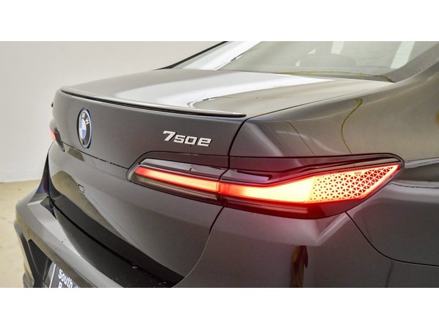 2026 BMW 7 Series 750e - Photo 47