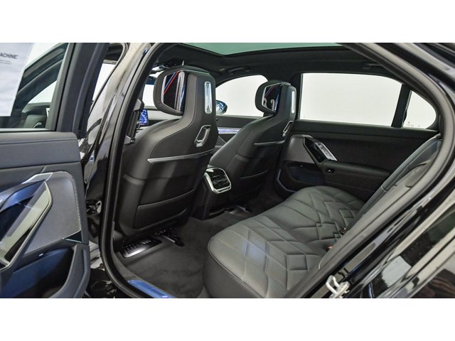 2026 BMW 7 Series 750e - Photo 57
