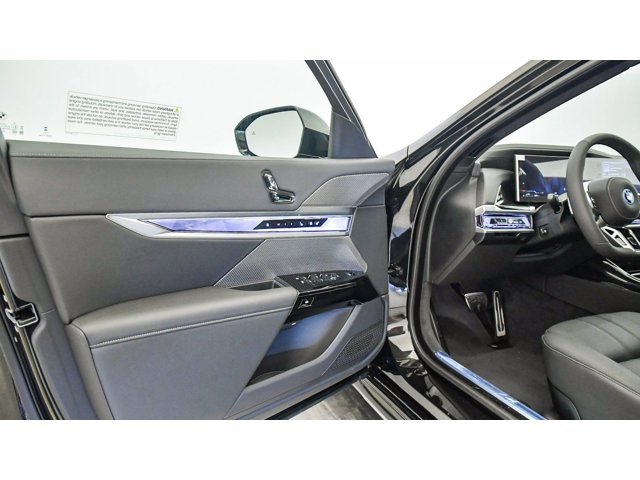 2026 BMW 7 Series 750e - Photo 58