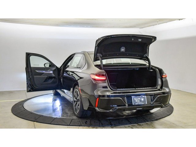 2026 BMW 7 Series 750e - Photo 66