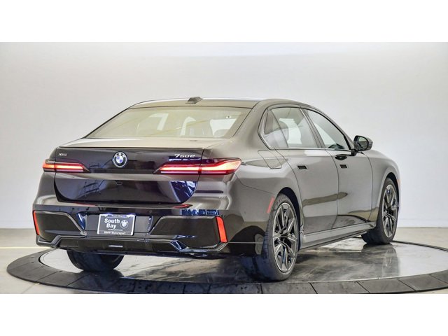 2026 BMW 7 Series 750e - Photo 39