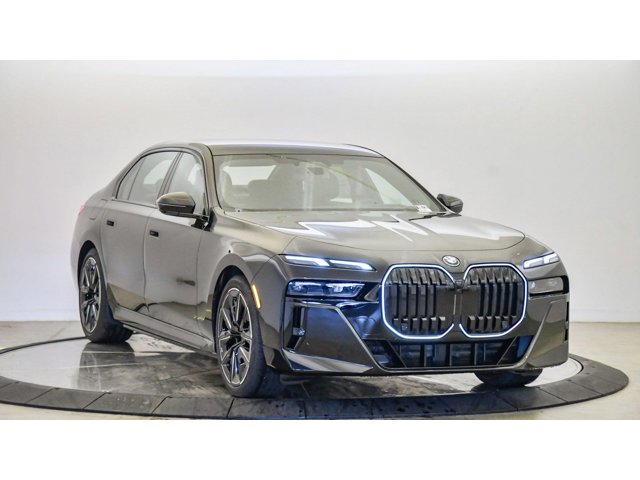 2026 BMW 7 Series 750e - Photo 40
