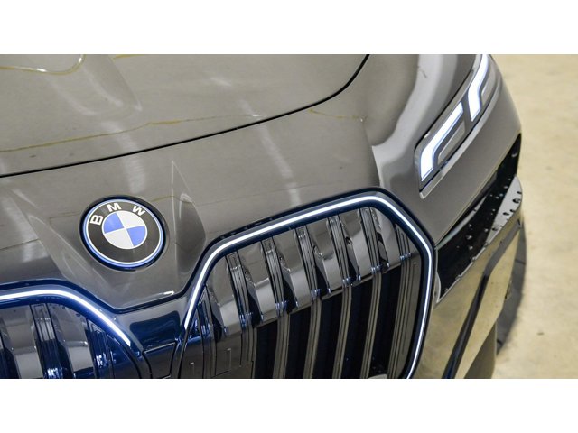 2026 BMW 7 Series 750e - Photo 42