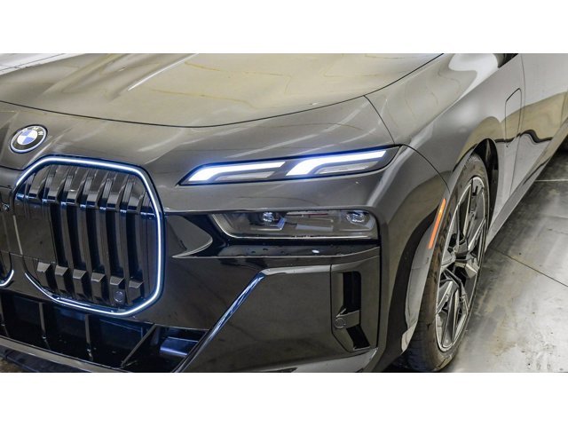 2026 BMW 7 Series 750e - Photo 43