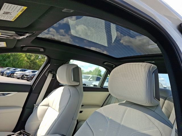 2026 BMW 7 Series 750e - Photo 27