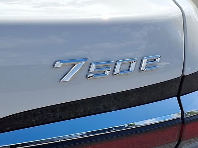 2026 BMW 7 Series 750e - Photo 33