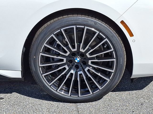 2026 BMW 7 Series 750e - Photo 23