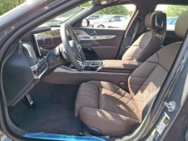 2026 BMW 7 Series 750e - Photo 28