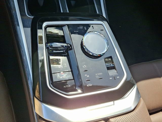 2026 BMW 7 Series 750e - Photo 29