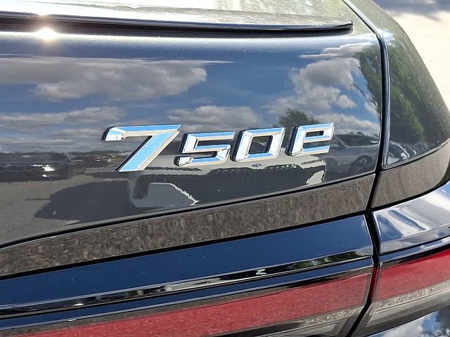 2026 BMW 7 Series 750e - Photo 33