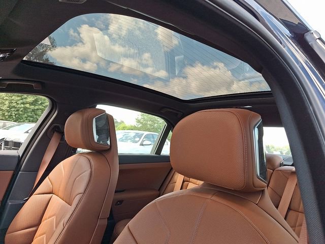 2026 BMW 7 Series 750e - Photo 28