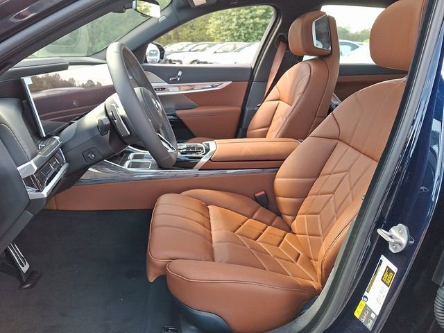 2026 BMW 7 Series 750e - Photo 29