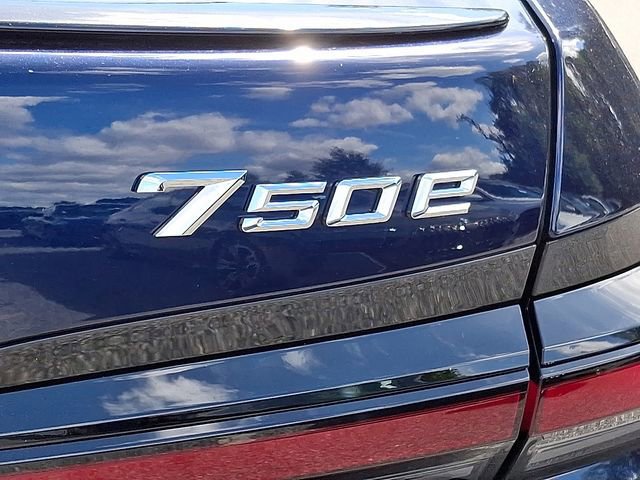 2026 BMW 7 Series 750e - Photo 35