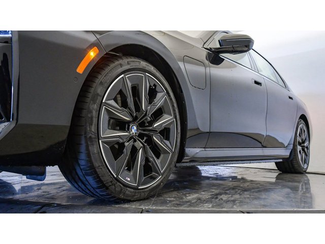 2026 BMW 7 Series 750e - Photo 44
