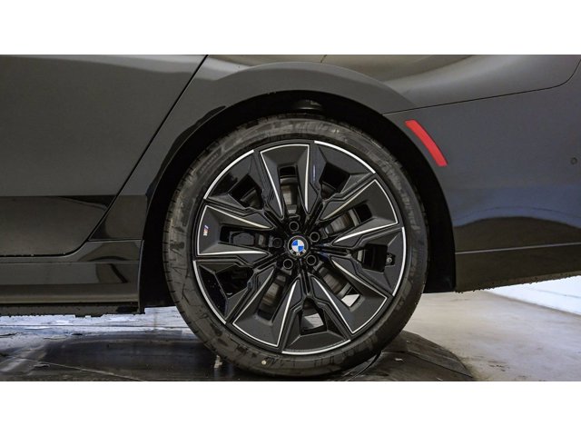 2026 BMW 7 Series 750e - Photo 46