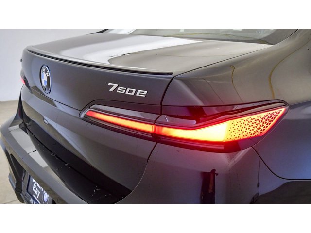 2026 BMW 7 Series 750e - Photo 47