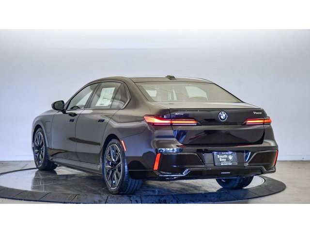 2026 BMW 7 Series 750e - Photo 36