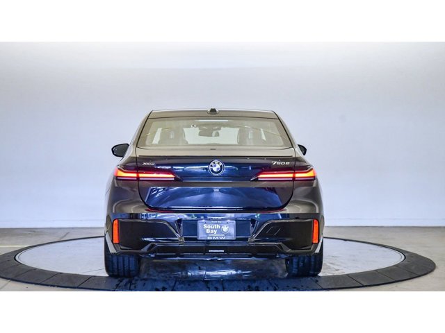 2026 BMW 7 Series 750e - Photo 37