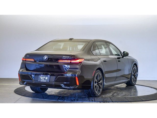 2026 BMW 7 Series 750e - Photo 39