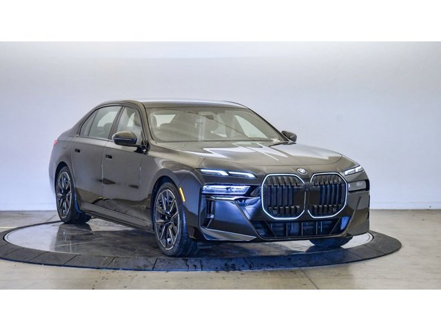 2026 BMW 7 Series 750e - Photo 40