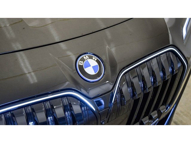 2026 BMW 7 Series 750e - Photo 42