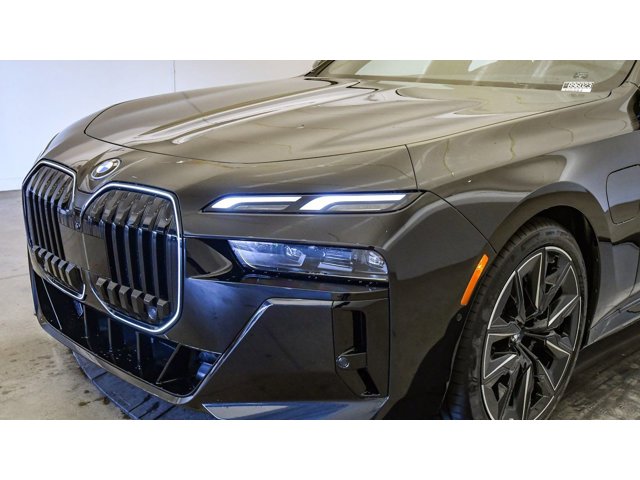 2026 BMW 7 Series 750e - Photo 43