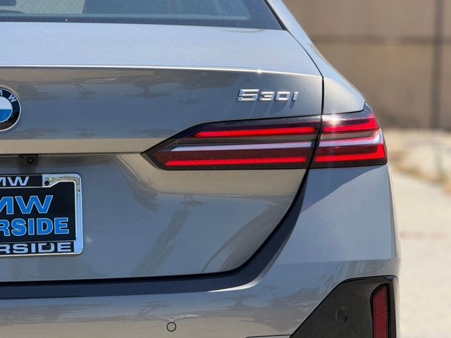 New 2026 Oxide Grey Metallic BMW 530i image 14