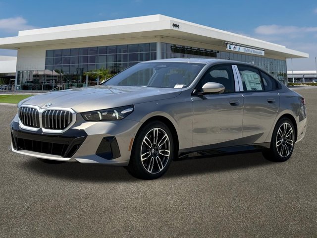 New 2026 Oxide Grey Metallic BMW 530i image 4