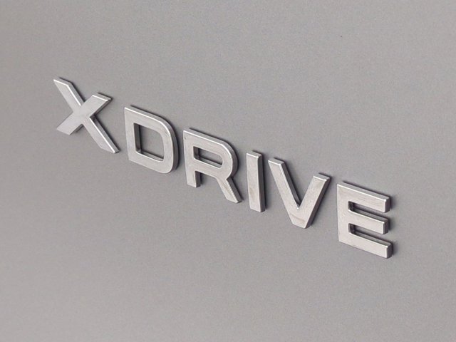 New 2027 Space Silver Metallic BMW 50 xDrive image 11