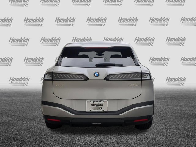 New 2027 Space Silver Metallic BMW 50 xDrive image 12