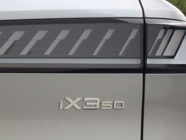 New 2027 Space Silver Metallic BMW 50 xDrive image 13