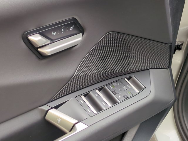 New 2027 Space Silver Metallic BMW 50 xDrive image 19